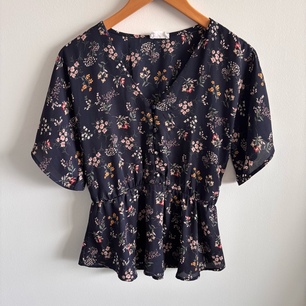 Sienna Sky Navy Floral V-Neck Peplum Blouse Size Small GUC